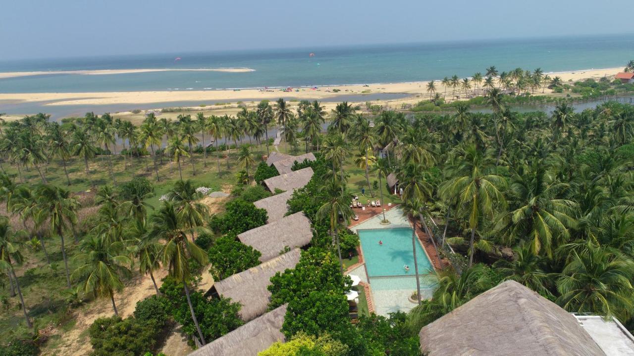 Blue Whale Resort & Kite Surfing Kalpitiya Exterior photo