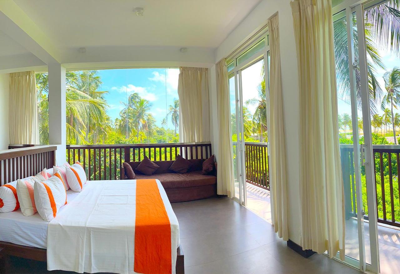 Blue Whale Resort & Kite Surfing Kalpitiya Exterior photo
