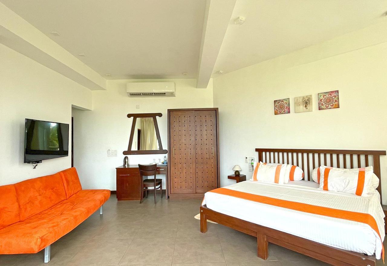 Blue Whale Resort & Kite Surfing Kalpitiya Exterior photo