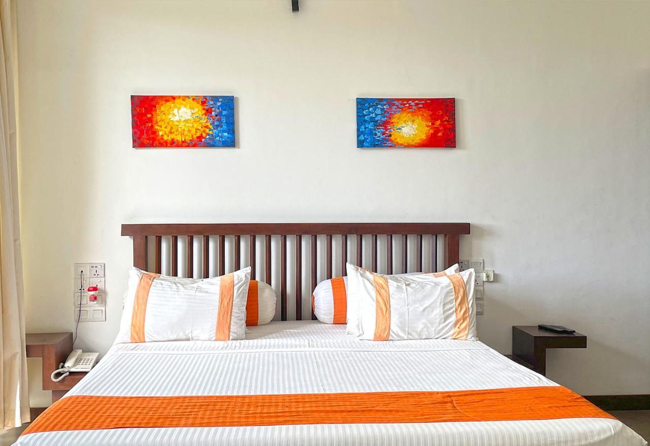 Blue Whale Resort & Kite Surfing Kalpitiya Exterior photo